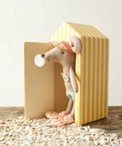 Maileg Beach Mice - Big Sister In Cabin De Plage Toy