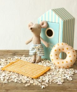Maileg Beach Mice - Little Brother In Cabin De Plage Toy