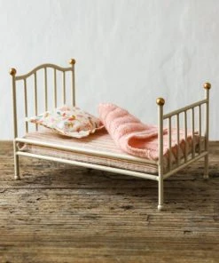 Maileg Vintage Bed For Mice - Off White
